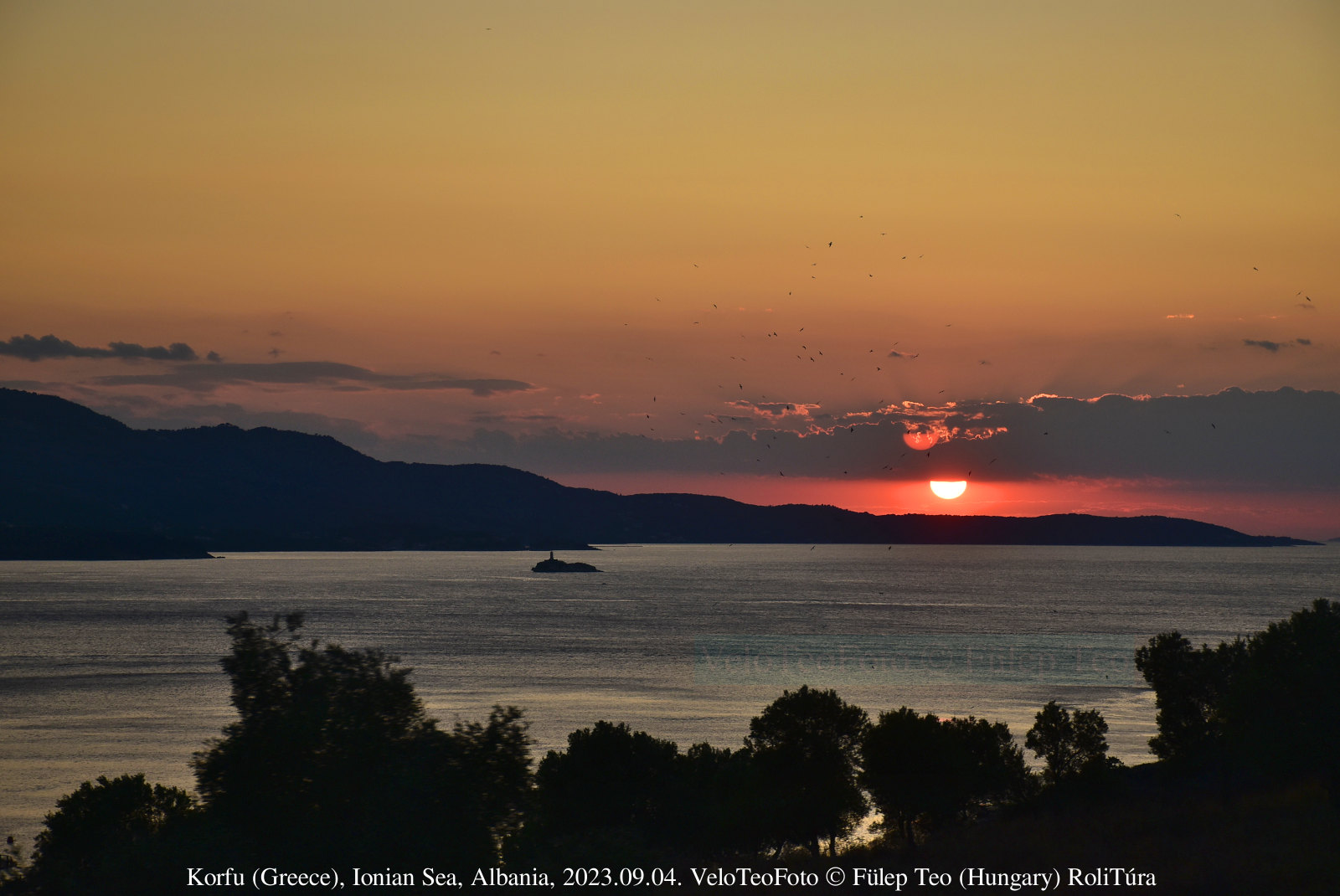 Korfu, Jón-tenger, naplemente Albánia partjairól nézve.
