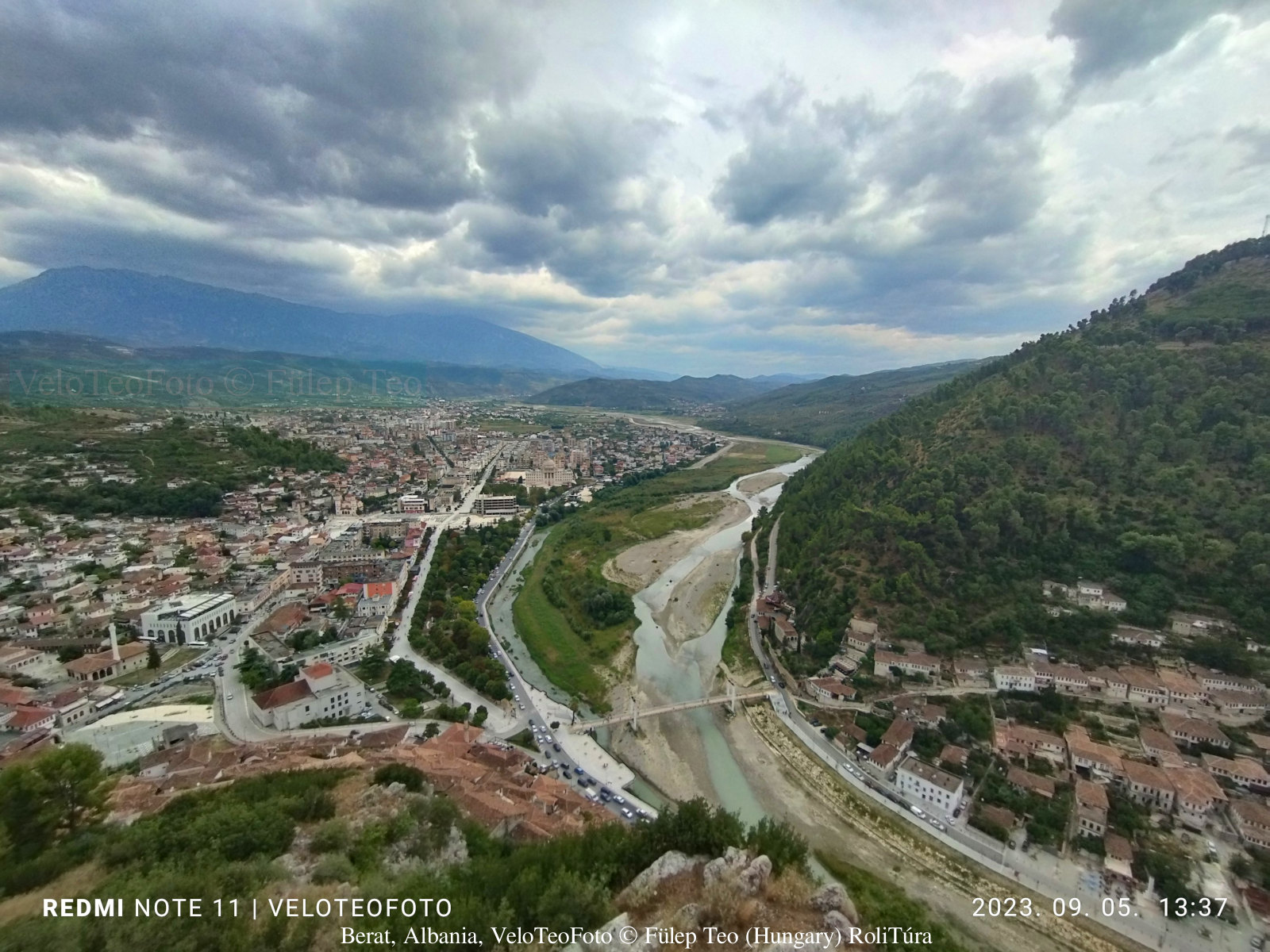 Berat panoráma, Osum folyó, az ezerablakos város, Albánia.